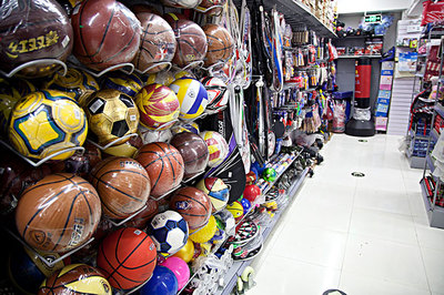 義烏小商品直銷(xiāo)超市加盟熱線與百貨零售指南